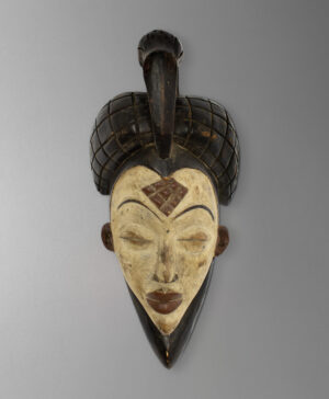 front view of okuyi mask from gabon